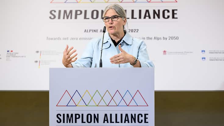 Dans les Alpes, le réchauffement climatique se manifeste deux fois plus fortement qu&#8217;en moyenne mondiale avec "des répercussions directes que presque aucune autre région d'Europe ne connaît", indique Maria Lezzi, directrice de l'Office fédéral du développement territorial, qui représente la Suisse.