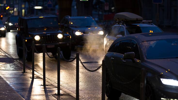 Le texte approuvé équivaut à l'arrêt de facto des ventes de voitures et véhicules utilitaires légers neufs à essence et diesel dans l'UE à partir de 2035 (image symbolique).