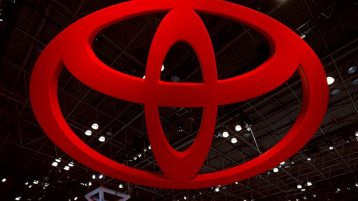 Toyota a maintenu mardi ses prévisions annuelles de bénéfices net et opérationnel, en dépit de difficultés persistantes de production et d'une chute de son bénéfice net. (archives)