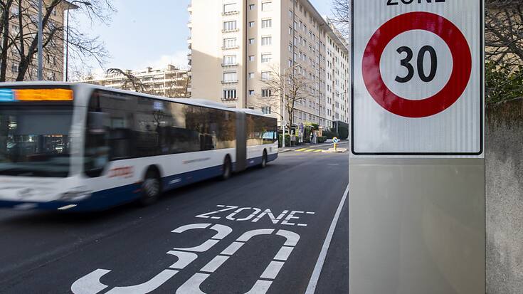 A Genève, le plan cantonal qui prévoit de généraliser la limite de vitesse à 30 km/h sur près de 300 axes est attaqué sur plusieurs fronts (image symbolique).