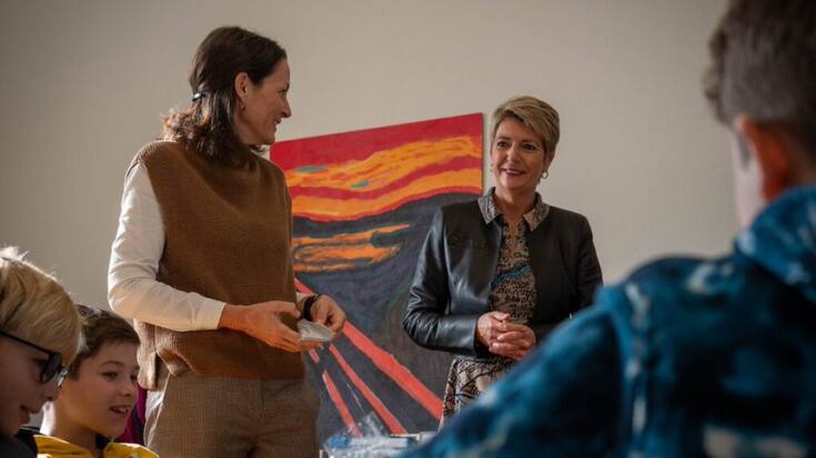 La ministre de la justice Karin Keller-Sutter a également rencontré des élèves.