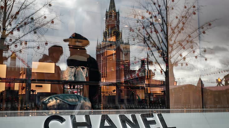 Chanel (ici une boutique à Moscou) fait la fortune de Gérard et Alain Wertheimer.
