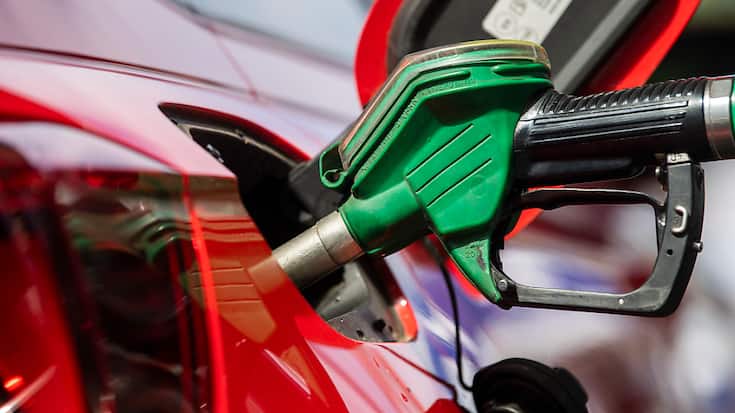 Le TCS a déjà constaté des différences de prix allant jusqu'à 30 centimes par litre selon les stations (image symbolique).