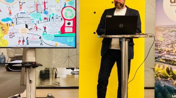 La Ville de Neuchâtel, ici avec le conseiller communal Didier Boillat, en charge du développement technologique, privilégie une stratégie "Smart City" à "taille humaine".