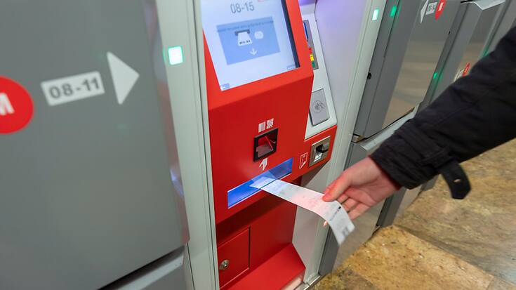 L'infrastructure pour la vente de billets physiques coûte cher, estime l'Alliance Swiss Pass (archives).