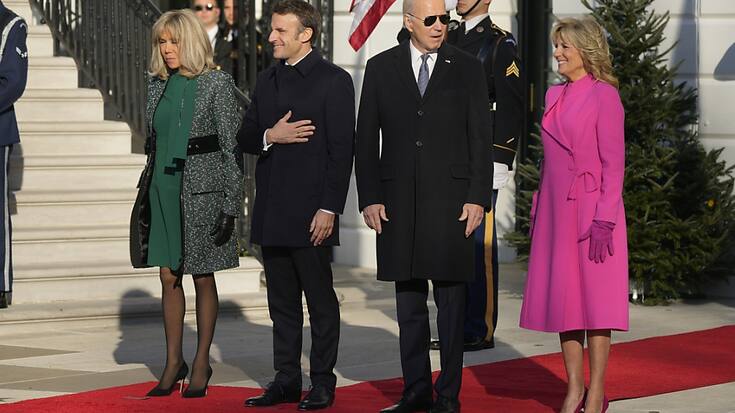Emmanuel Macron et son épouse Brigitte ont été reçus en grande pompe à la Maison Blanche par le président américain avec tout l'apparat associé à une visite d'Etat.