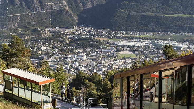 Dès le 11 décembre, le coteau entre Sierre et Crans-Montana sera mieux desservi par des bus cadencés à la demi-heure et le funiculaire entièrement rénové reprendra du service sans toutefois s'arrêter à tous les arrêts intermédiaires desservis auparavant.