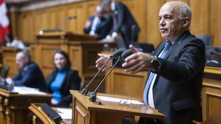 Le Parlement s'est mis d'accord mardi sur la répartition des recettes de l'imposition minimale des grandes entreprises. Il s'agissait d'un des derniers projets fiscaux menés par Ueli Maurer avant son retrait du Conseil fédéral (archives).