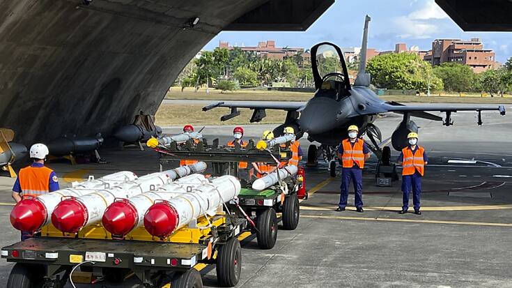 Le projet de loi, qui risque de provoquer l'ire de Pékin, est le fruit de longues tractations. Une version précédente du texte prévoyait entre autres d'accorder à l'île le statut d'"allié majeur hors Otan".