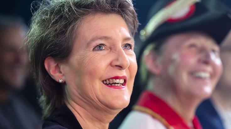La conseillère fédérale Simonetta Sommaruga a dit se réjouir de pouvoir bientôt prendre à nouveau plus souvent les transports publics.