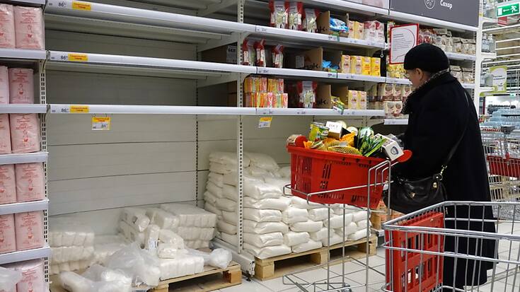 En Russie, le prix des produits de base comme le sucre (+22%), le beurre et les pâtes (+18%) ou encore le lait (+17%) s'est envolé en novembre (archives).