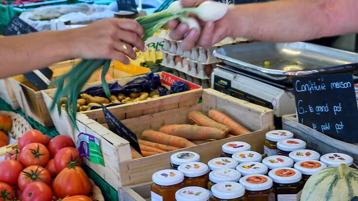 Concernant l'inflation, les économistes du Seco prévoient pour 2023 un taux de 2,2%, contre 2,3% jusqu'ici (archives).