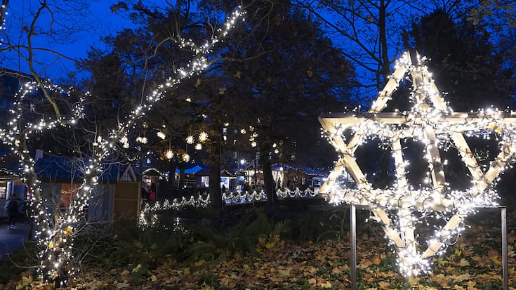Les lampes LED se sont désormais aussi imposées dans l'éclairage des marchés de Noël (ici le Sternenmarkt à Berne).