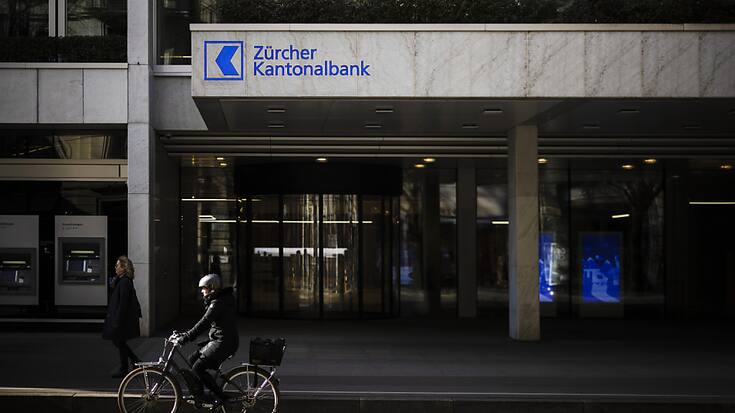 La Banque cantonale de Zurich (ZKB) a été la première à annoncer une hausse de la rémunération de l'épargne après la décision de la Banque nationale suisse (BNS) de relever son taux directeur. (archives)