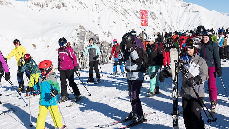 Les fans de ski se sont moins précipités que l'année dernière sur les abonnements Top4 en prévente, dont le prix pour les clients adultes a été majoré de près de 10% en raison du renchérissement de l'électricité et du diesel- (archives)
