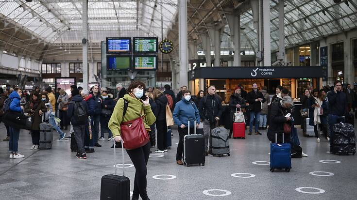 Les trains supprimés ou complets ont poussé de nombreux voyageurs à se tourner vers les autocars, le covoiturage ou à prendre leur voiture (archives).