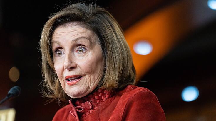 Nancy Pelosi, la présidente sortante de la Chambre des représentants, a salué le financement d'"une autre série conséquente d'aide sécuritaire, économique et humanitaire" pour l'Ukraine.