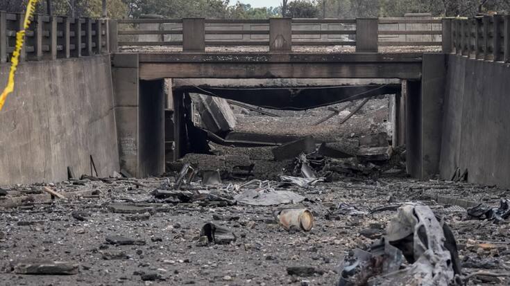 Le camion-citerne était vraisemblablement trop haut pour passer sous le pont.