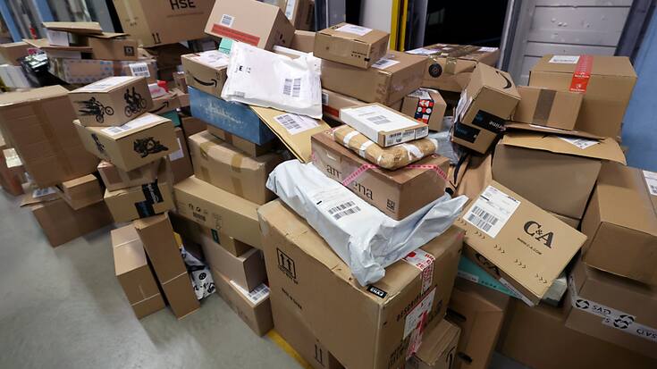 Ces dernières semaines, la Poste a traité près d'un million de colis par jour (archives).