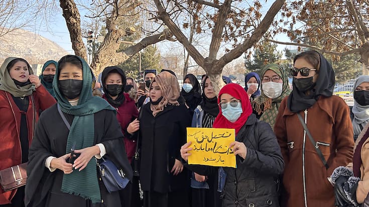 Les talibans ont interdit à quelques jours d'intervalle aux femmes et aux filles de poursuivre des études universitaires et, depuis le 24 décembre, de travailler dans des ONG nationales ou internationales.