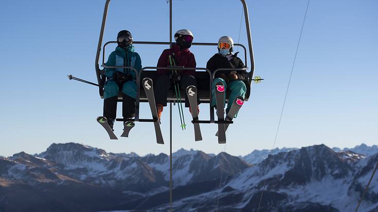 Le secteur du tourisme en Suisse tire un premier bilan positif des fêtes de fin d'année 2022/23, avec à la clé une progression des nuitées de 3% par rapport aux vacances de Noël et de Nouvel An de l'année passée. (archives)