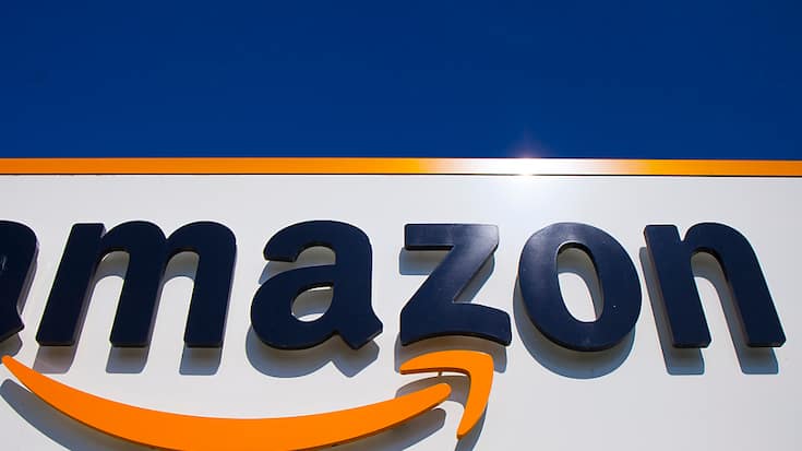 Amazon a annoncé mardi une réorganisation au Royaume-Uni incluant la fermeture de trois centres de distribution employant 1200 personnes et l'ouverture de deux autres avec 2500 embauches à la clé. (archives)