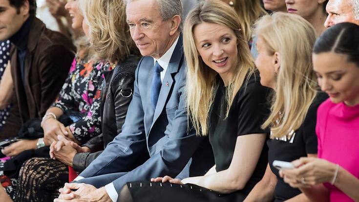 Delphine Arnault (troisième à partir de la droite), fille de Bernard Arnault (au milieu), a été nommée à la tête de la maison Christian Dior. (archives)