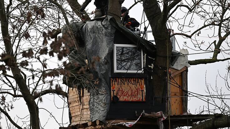 L'opération de police visant à évacuer les manifestants du site durait depuis mercredi.