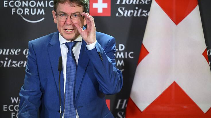 Le conseiller fédéral Albert Rösti souhaite que les entreprises suisses jouent un rôle de premier plan dans la course à la décarbonation mondiale.