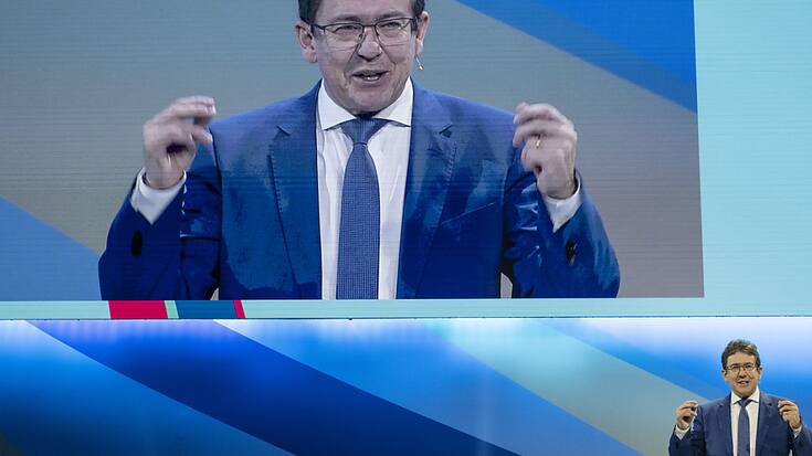 Le nouveau ministre de l'énergie Albert Rösti s'est exprimé mercredi pour la première fois devant le Congrès suisse de l'électricité.