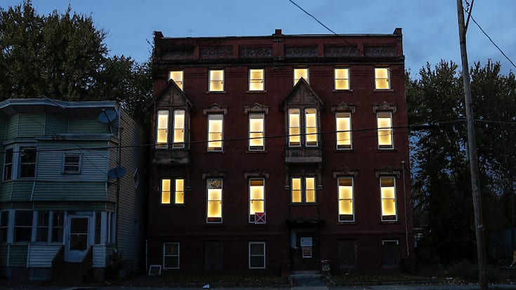 L'école qui accueille quelque 1200 élèves fonctionne avec 7000 ampoules (cliché symbolique/Keystone archives).