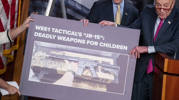 Le JR-15, inspiré d'un modèle de fusil d'assaut utilisé dans plusieurs fusillades meurtrières, est "absolument écoeurant", a condamné le chef des démocrates au Sénat, Chuck Schumer.