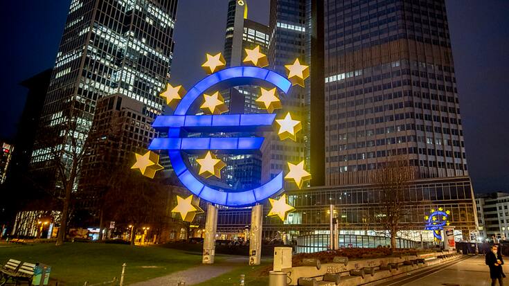 Contrairement à son homologue américaine (Fed), la Banque centrale européenne (BCE) estime qu'il n'est pas encore temps de lever le pied et de ralentir son resserrement monétaire. (archives)