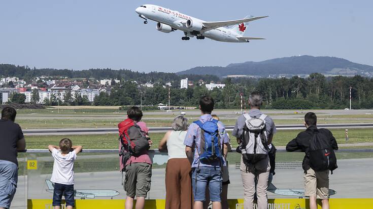 En voie de redécollage, le trafic aérien en Suisse n'a pas encore retrouvé son altitude de croisière d'avant la crise sanitaire. (archive)