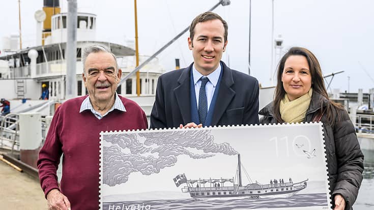 Le nouveau timbre a été présenté à Ouchy, en présence notamment de Maurice Decoppet, président de l'Association des amis des bateaux à vapeur du Léman, de Benoît Gaillard, président de la CGN, et Maria Rosa, représentante de La Poste.