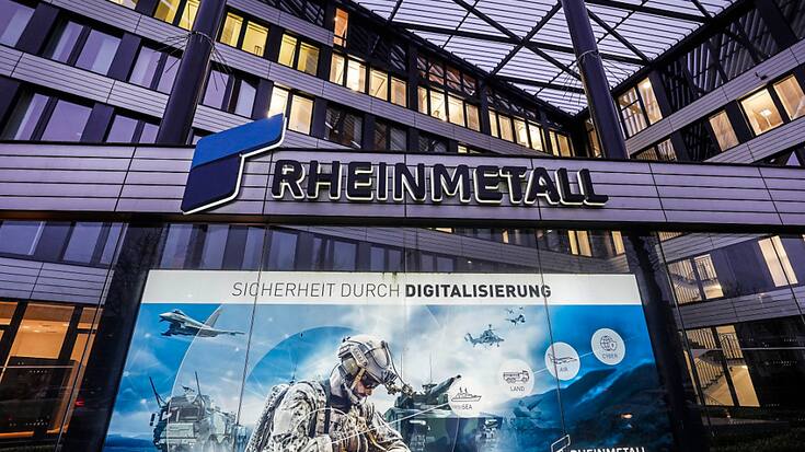 Vendredi, la presse révélait que des membres des autorités allemandes ont demandé à la conseillère fédérale Viola Amherd de revendre les chars Leopard 2 de l'armée suisse au fabricant Rheinmetall (image prétexte).