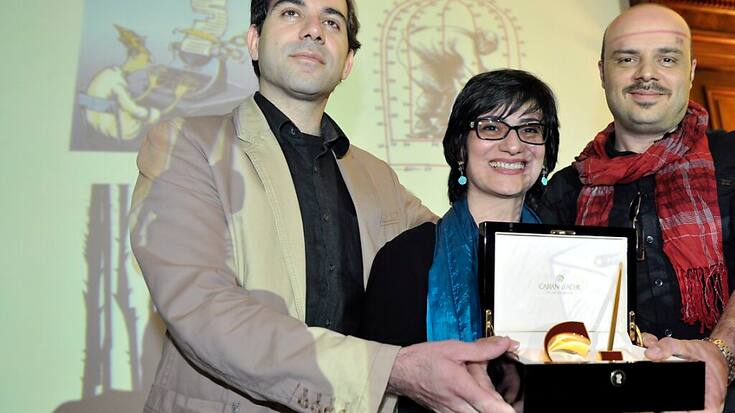 Kianoush Ramezani, à gauche, avait reçu le Prix international du dessin de presse en 2012 avec trois  jeunes Iraniens. Une exposition lui est consacrée à la Maison du Dessin de presse à Morges.
