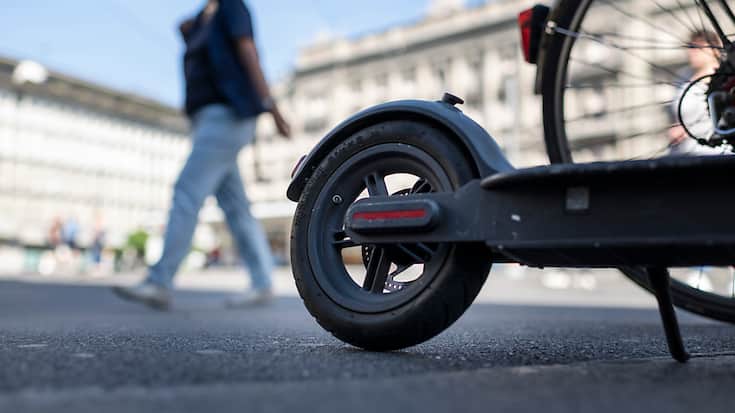 La police cantonale rappelle qu'en Suisse, la vitesse maximale autorisée pour une trottinette électrique est de 20km/h (image symbolique/archives).