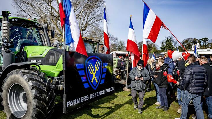 Plus de 25'000 agriculteurs et sympathisants ont manifesté leur colère samedi aux Pays-Bas.