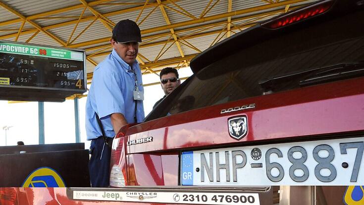 La fin programmée des voitures à moteur thermique suscite des oppositions dans l'UE.