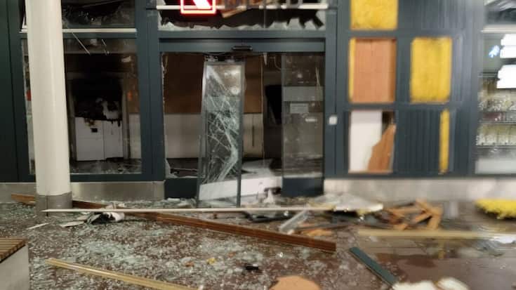 Les dégâts infligés aux installations et au bâtiment par le dynamitage des bancomats sont importants.