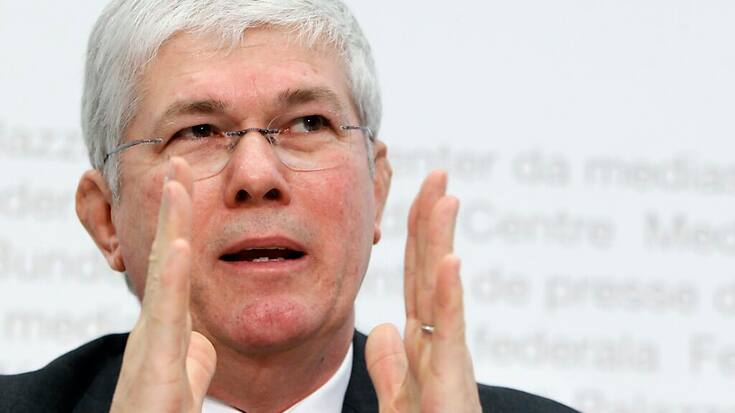 Le manque de communication de la part de Credit Suisse et de la Confédération attise les craintes, selon l'ancien président de la Finma Eugen Haltiner.