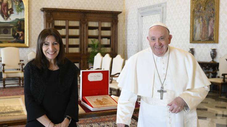 Anne Hidalgo a offert une représentation de Notre-Dame de Paris au souverain pontif.