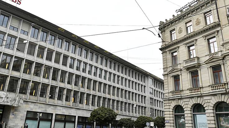 A la Paradeplatz de Zurich, les sièges des deux banques sont de part et d'autre de la place.
