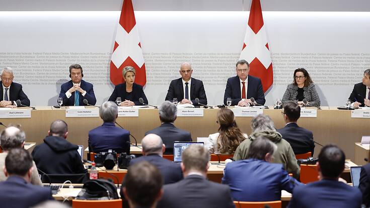 L'annonce de la reprise du Credit Suisse par l'UBS: un "dimanche noir", selon la presse suisse, qui tire à boulets rouges sur les anciens dirigeants "incapables" de la banque en difficulté et contre les autorités, accusées d'avoir réagi trop tard.