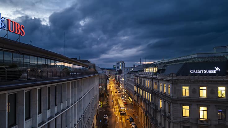 A 09h10, la nominative UBS chutait de 8,8% à 15,61 francs et Credit Suisse de 63,5% à 68 centimes, dans un SMI en repli de 1,33%. (Photo/KEYSTONE / MICHAEL BUHOLZER