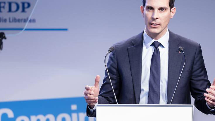 Le président du PLR Thierry Burkart veut lui aussi clarifier les responsabilités dans le naufrage de Credit Suisse.