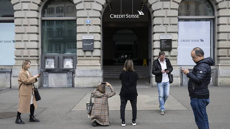 Credit Suisse a distribué des milliards en bonus et en dividendes, critiquent les manifestants.