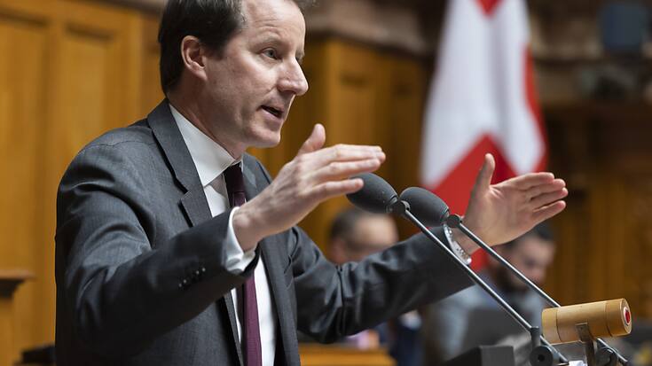 Le président du groupe UDC Thomas Aeschi et son groupe ne sont pas prêts à accepter sans broncher le soutien public aux grandes banques.
