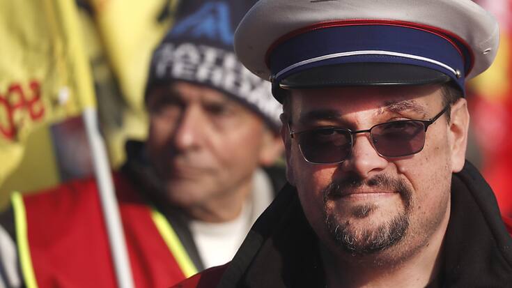 En France, les syndicats de cheminots ont appelé à une grève reconductible depuis le 7 mars, jusqu'au retrait du texte de la réforme des retraites. (archives)